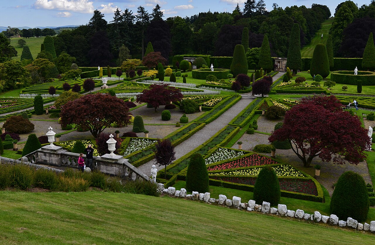 Drummond Castle Gardens